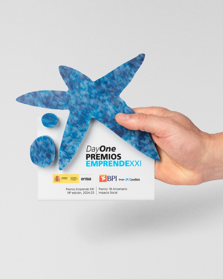 Trophée sur mesure fabriqué par Sustain Awards pour Caixa Bank Premios Emprende XXI, 2025