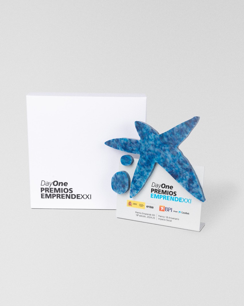 Trophée sur mesure fabriqué par Sustain Awards pour Caixa Bank Premios Emprende XXI, 2025