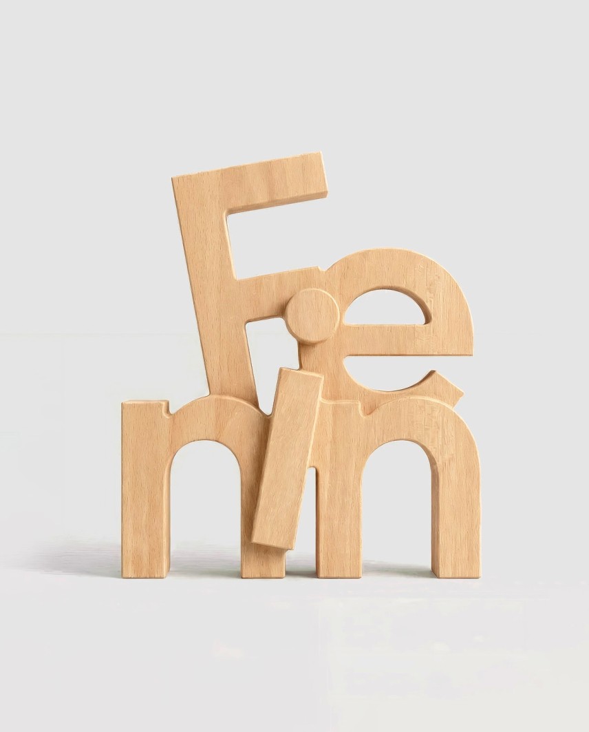 Trophée Fenin 2026 en bois de hêtre FSC avec typographie tridimensionnelle, conçu et fabriqué par fraisage CNC