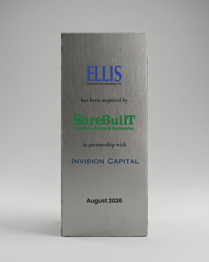 Trophée sur mesure Financial Tombstone - Invision Capital, 2026 : vue de face