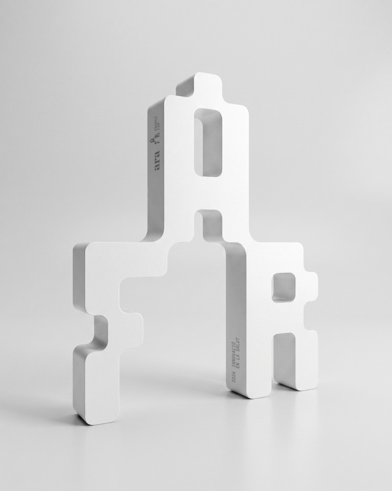 Trophée sur mesure pour Diari ARA – Premis FAR, 2026, fabriqué par Sustain Awards, vue de côté