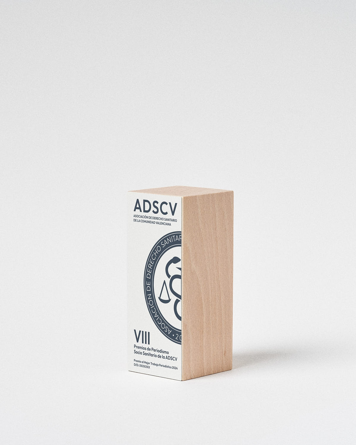 personalizaci&oacute;n trofeo Totem JAP Sustain Awards