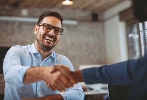 Cadeaux d'entreprise pour les partenaires : idées stratégiques pour renforcer les relations