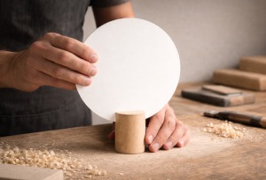 Socle de trophée en bois : guide complet sur le design, les matériaux et la personnalisation